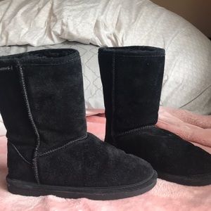 Black Bear Paw boots